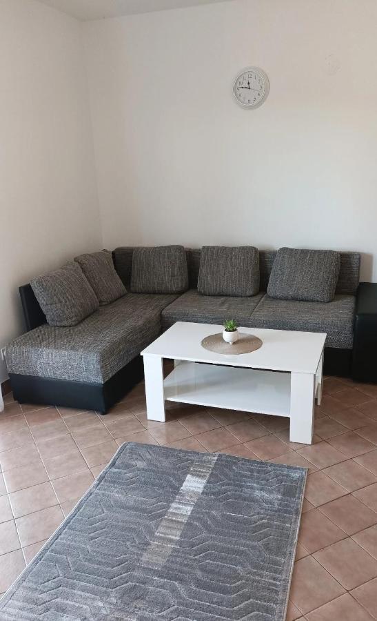 Family Apartments Tomy Punat Exterior foto